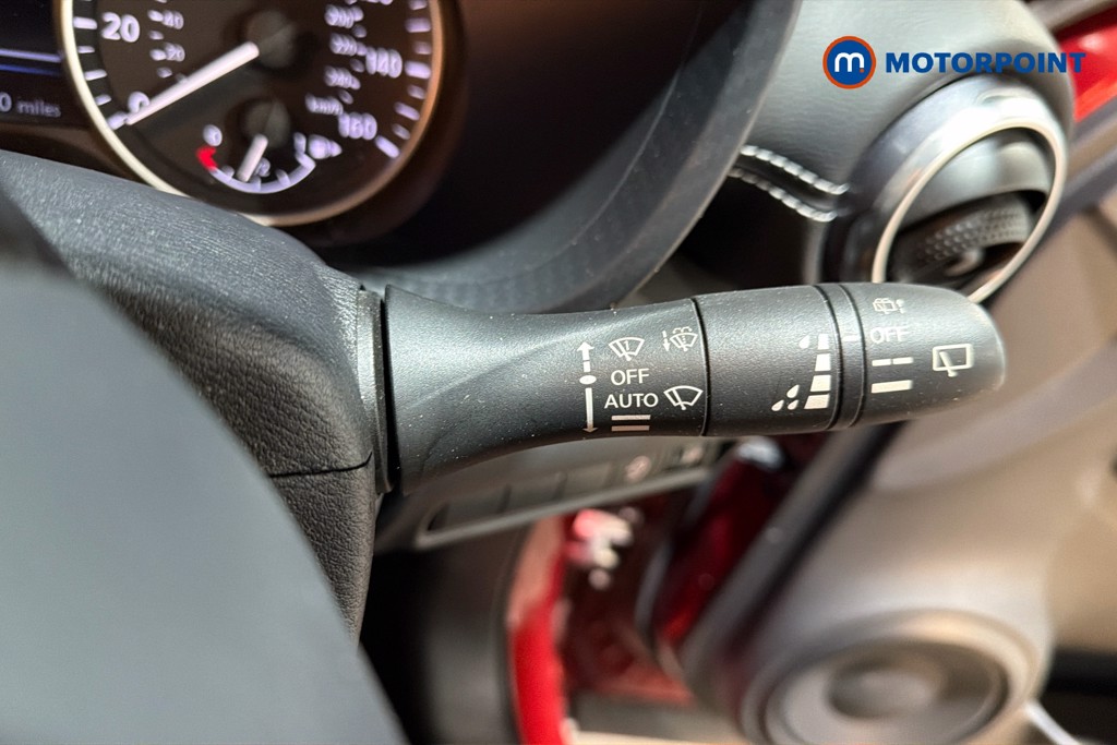 Nissan Juke N-Connecta Manual Petrol SUV - Stock Number (1634077) - 7th supplementary image