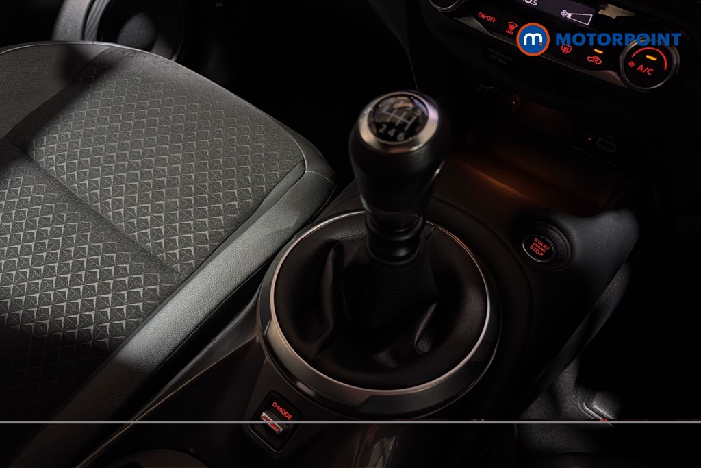 Nissan Juke N-Connecta Manual Petrol SUV - Stock Number (1634077) - 15th supplementary image
