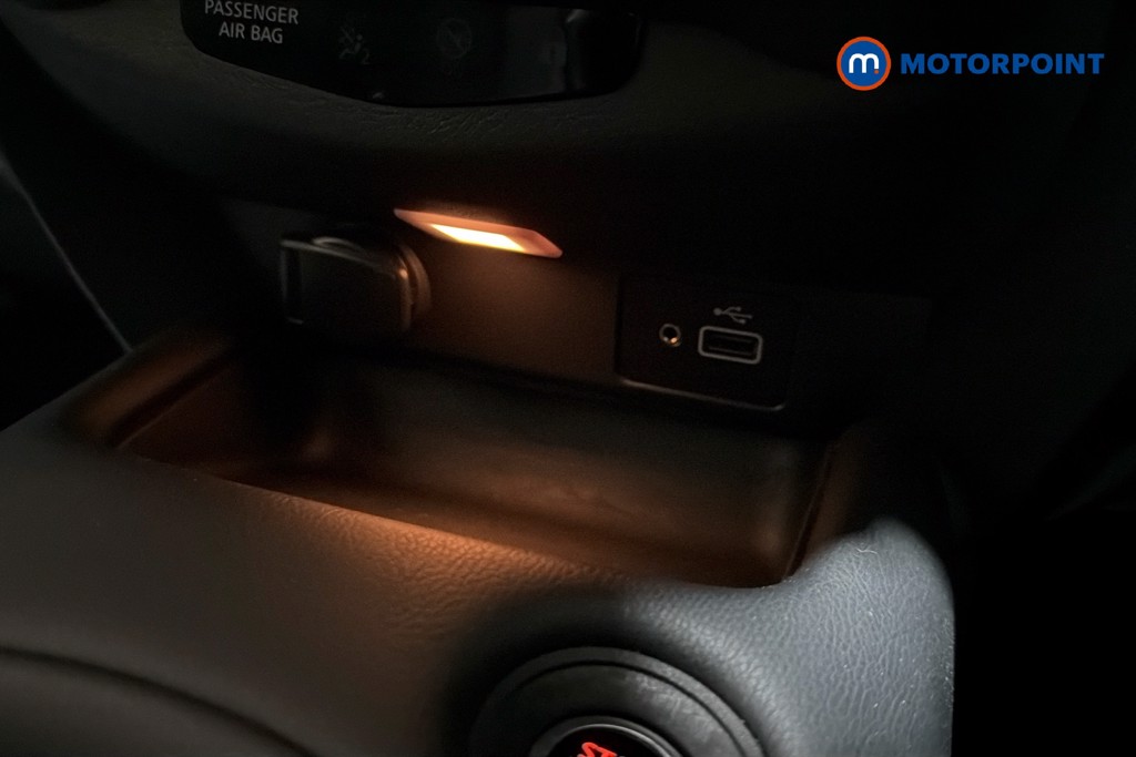 Nissan Juke N-Connecta Manual Petrol SUV - Stock Number (1634077) - 17th supplementary image