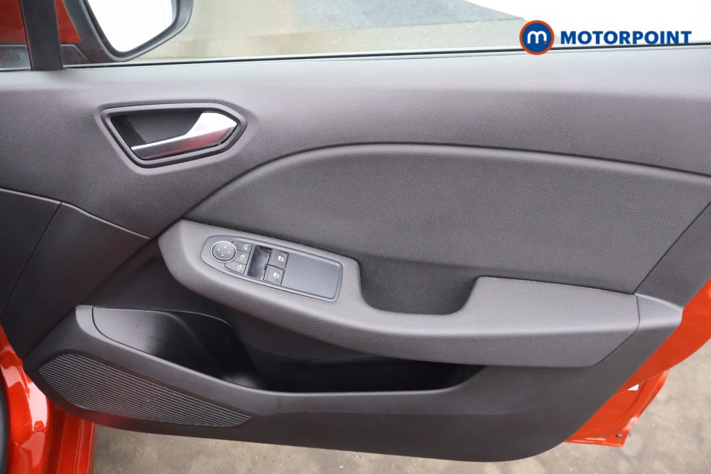 Renault Clio Iconic Manual Petrol Hatchback - Stock Number (1635453) - 11th supplementary image