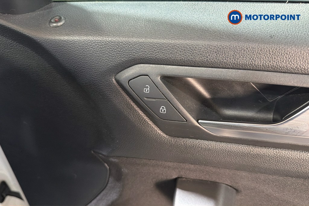 Volkswagen T-Roc Life Automatic Petrol SUV - Stock Number (1636148) - 42nd supplementary image