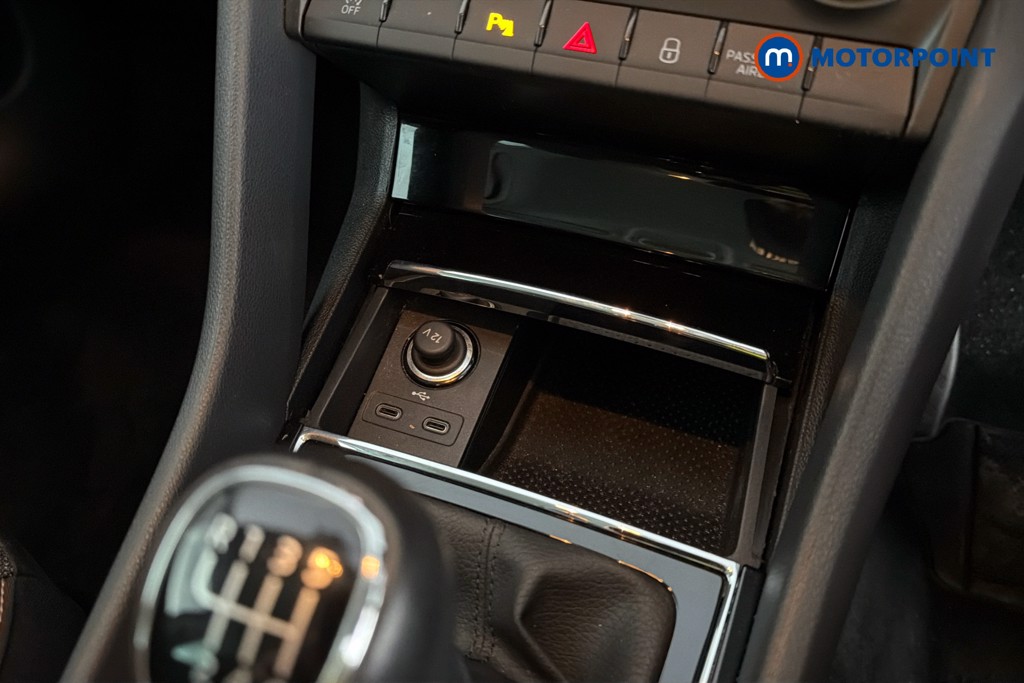 Skoda Karoq Se Drive Manual Petrol SUV - Stock Number (1637022) - 17th supplementary image