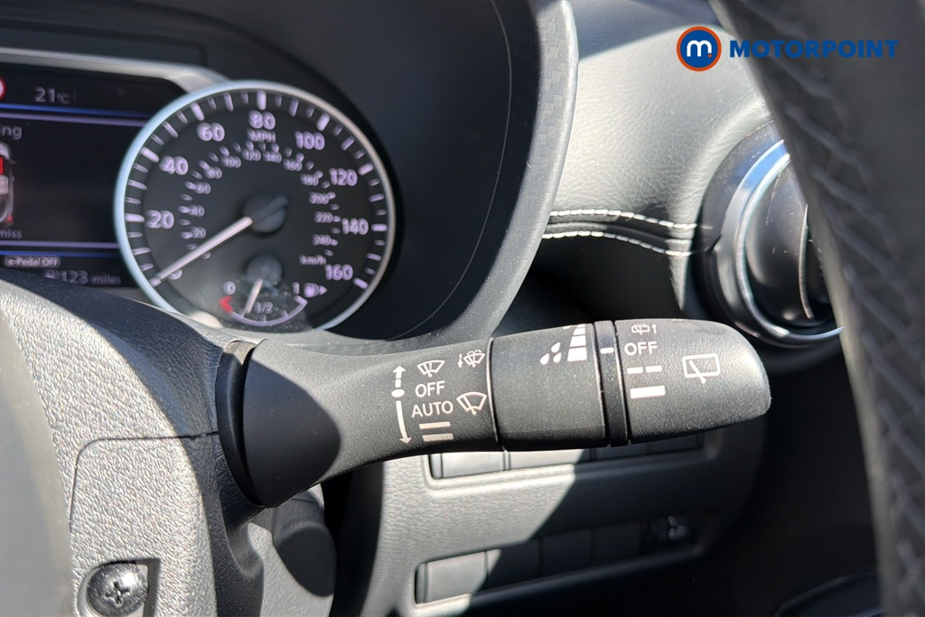 Nissan Juke N-Connecta Automatic Petrol-Electric Hybrid SUV - Stock Number (1638052) - 6th supplementary image