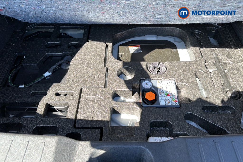 Nissan Juke N-Connecta Automatic Petrol-Electric Hybrid SUV - Stock Number (1638052) - 33rd supplementary image