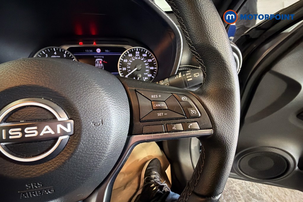 Nissan Juke N-Connecta Manual Petrol SUV - Stock Number (1638172) - 4th supplementary image