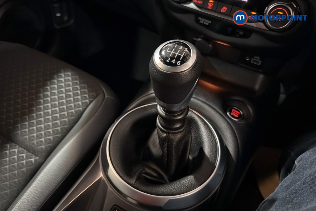 Nissan Juke N-Connecta Manual Petrol SUV - Stock Number (1638172) - 15th supplementary image