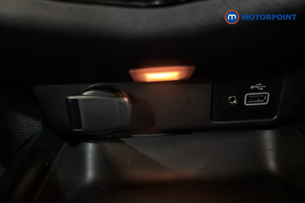 Nissan Juke N-Connecta Manual Petrol SUV - Stock Number (1638172) - 17th supplementary image