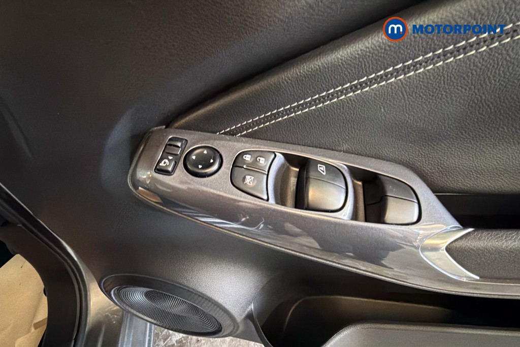 Nissan Juke N-Connecta Manual Petrol SUV - Stock Number (1638172) - 20th supplementary image
