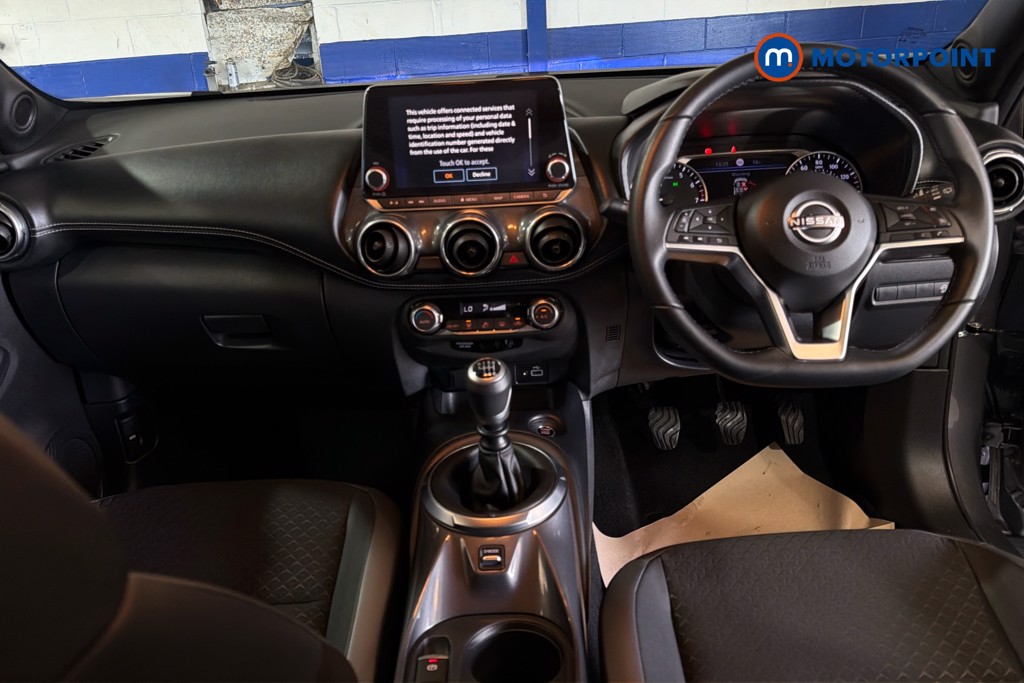 Nissan Juke N-Connecta Manual Petrol SUV - Stock Number (1638172) - 1st supplementary image