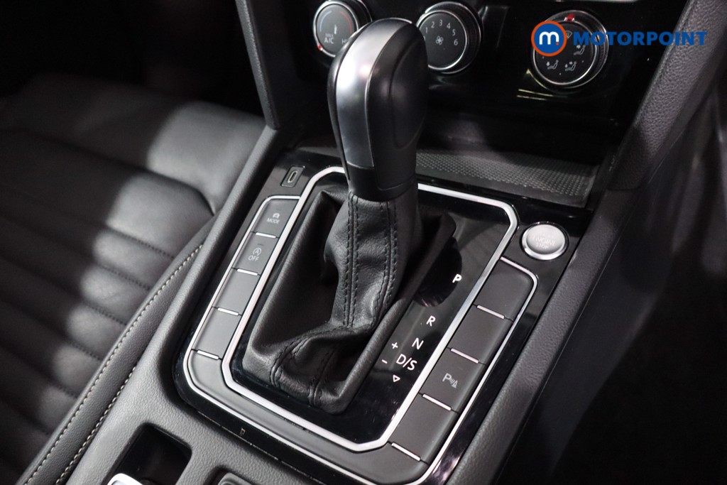 Volkswagen Passat SEL Automatic Diesel Saloon - Stock Number (1638732) - 19th supplementary image