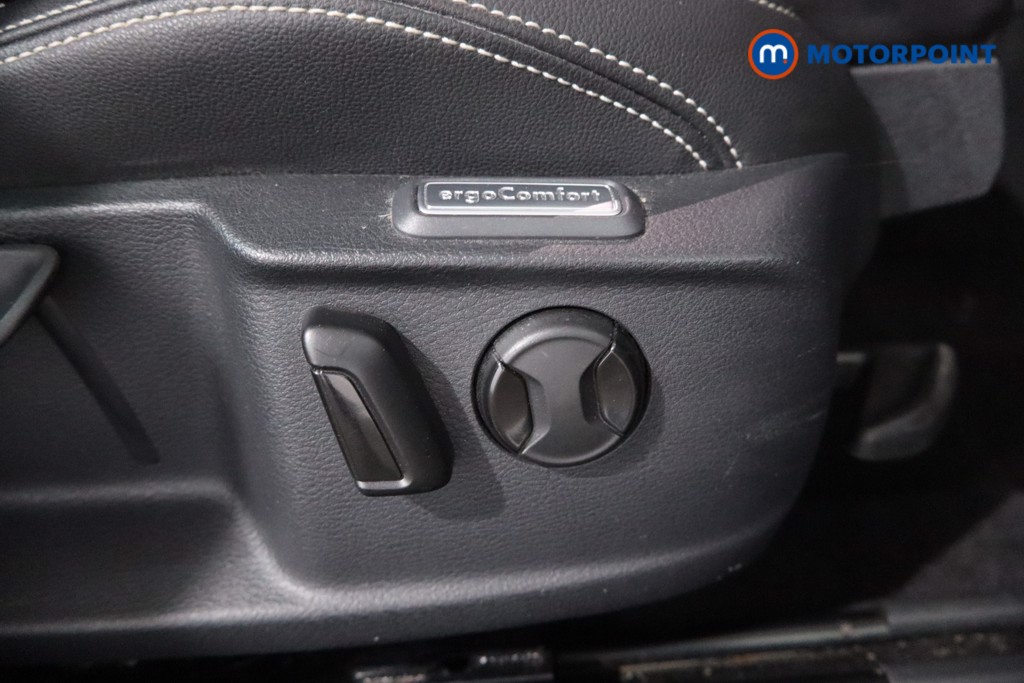 Volkswagen Passat SEL Automatic Diesel Saloon - Stock Number (1638732) - 25th supplementary image