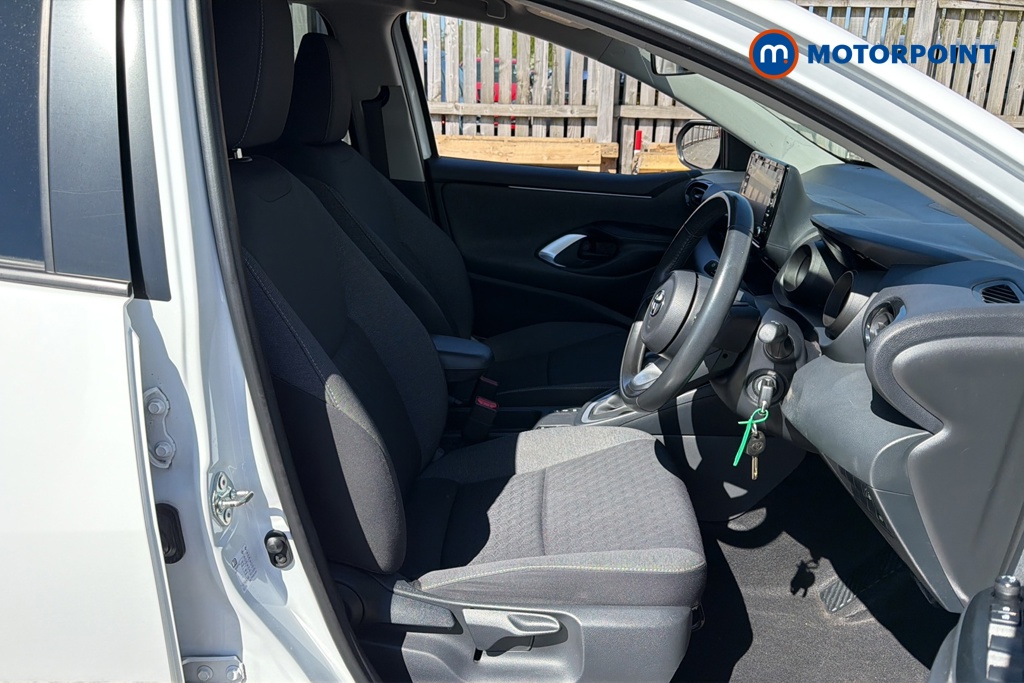 Toyota Yaris Design Automatic Petrol-Electric Hybrid Hatchback - Stock Number (1639566) - 22nd supplementary image