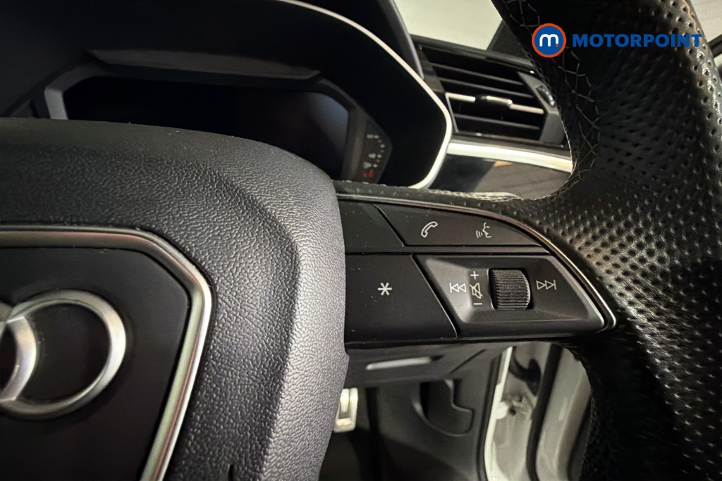 Audi Q3 Black Edition Manual Petrol SUV - Stock Number (1605354) - 4th supplementary image