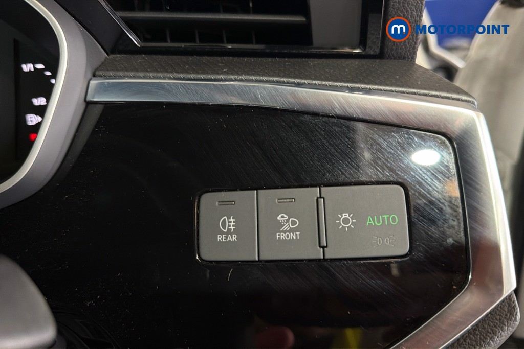 Audi Q3 Black Edition Manual Petrol SUV - Stock Number (1605354) - 18th supplementary image