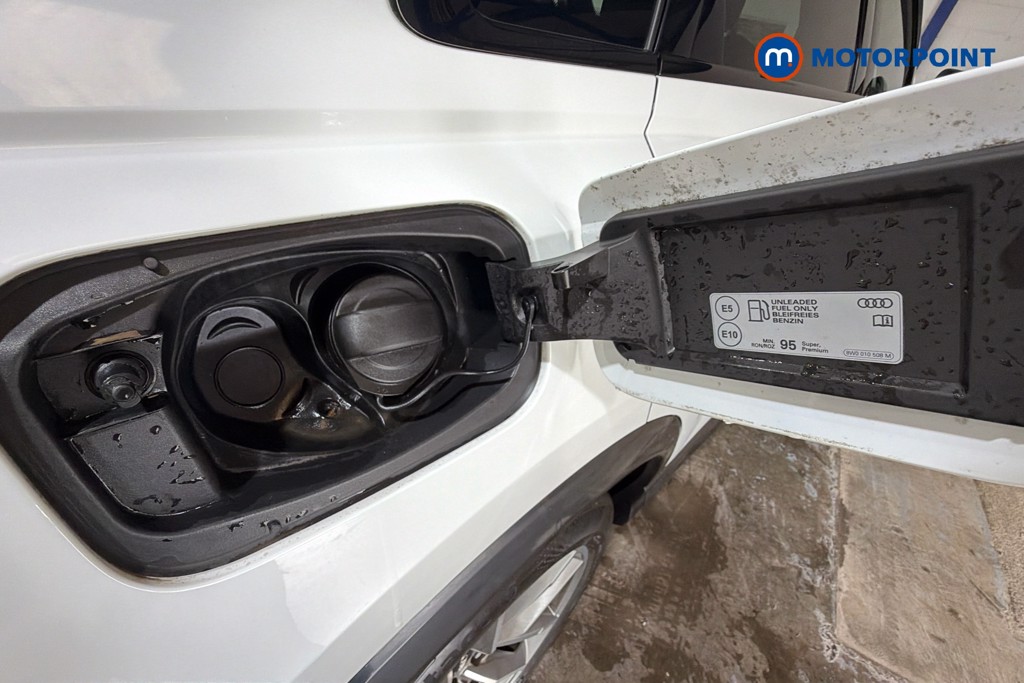 Audi Q3 Black Edition Manual Petrol SUV - Stock Number (1605354) - 41st supplementary image