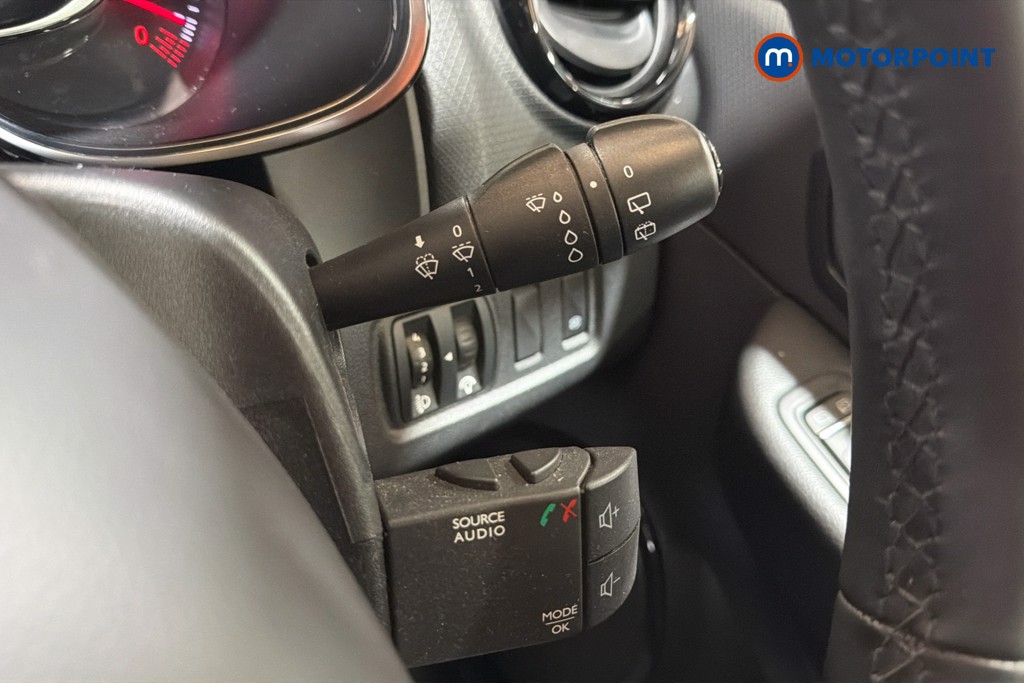 Renault Clio Iconic Manual Petrol Hatchback - Stock Number (1620441) - 7th supplementary image