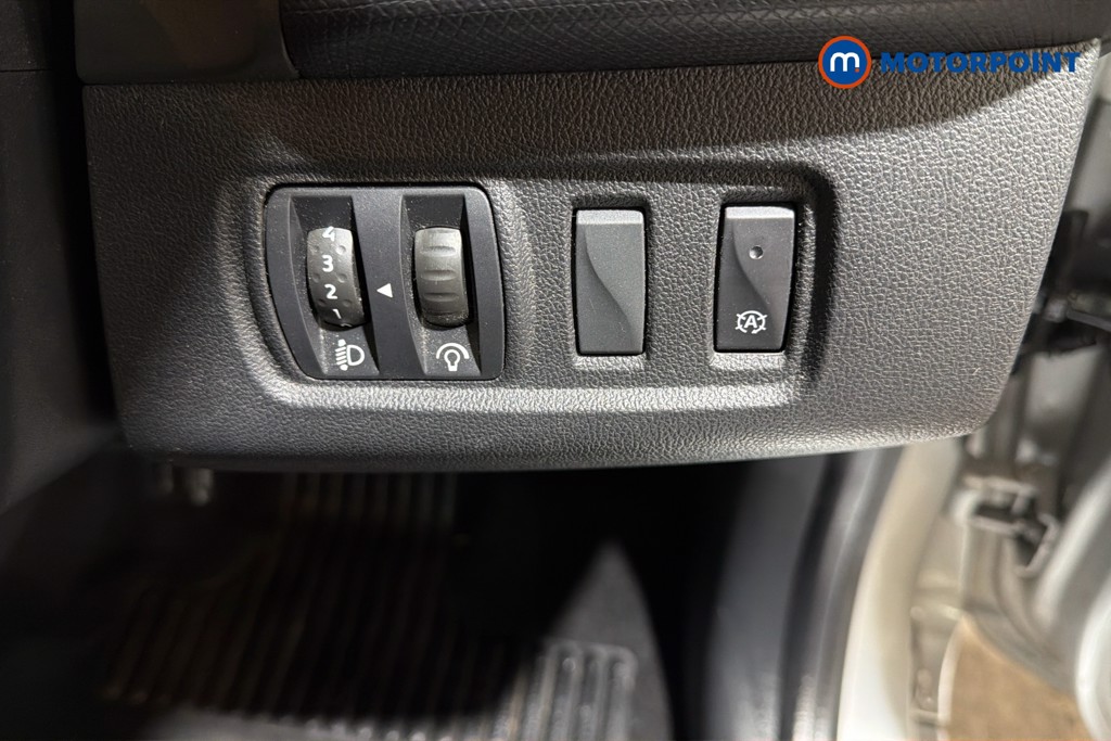 Renault Clio Iconic Manual Petrol Hatchback - Stock Number (1620441) - 18th supplementary image