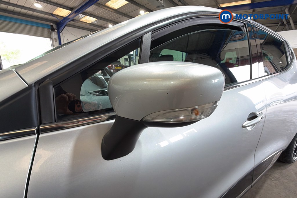 Renault Clio Iconic Manual Petrol Hatchback - Stock Number (1620441) - 43rd supplementary image