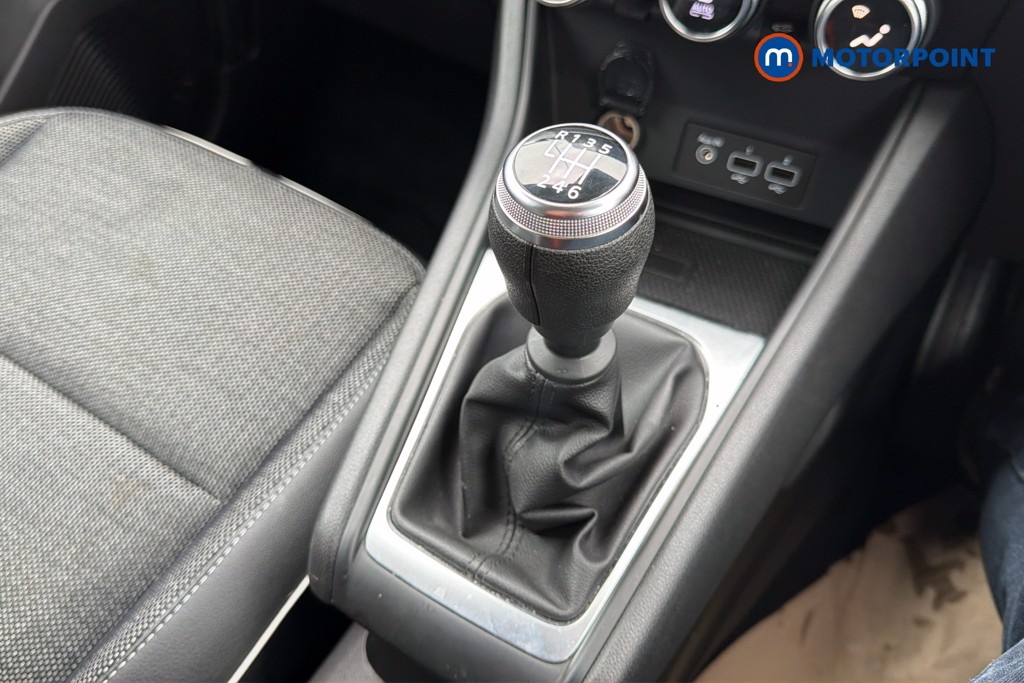 Renault Captur Se Edition Manual Petrol SUV - Stock Number (1624090) - 15th supplementary image