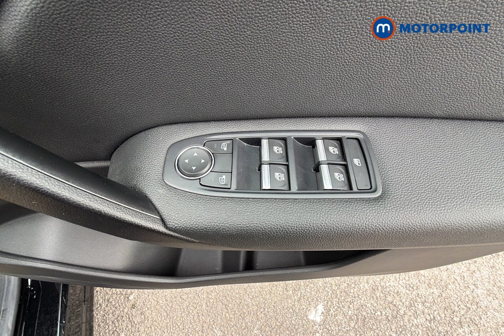 Renault Captur Se Edition Manual Petrol SUV - Stock Number (1624090) - 20th supplementary image