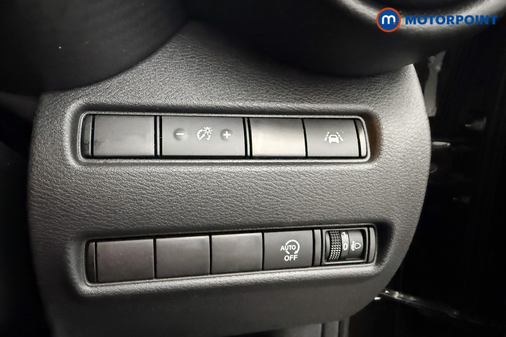Nissan Juke N-Connecta Automatic Petrol SUV - Stock Number (1626699) - 5th supplementary image