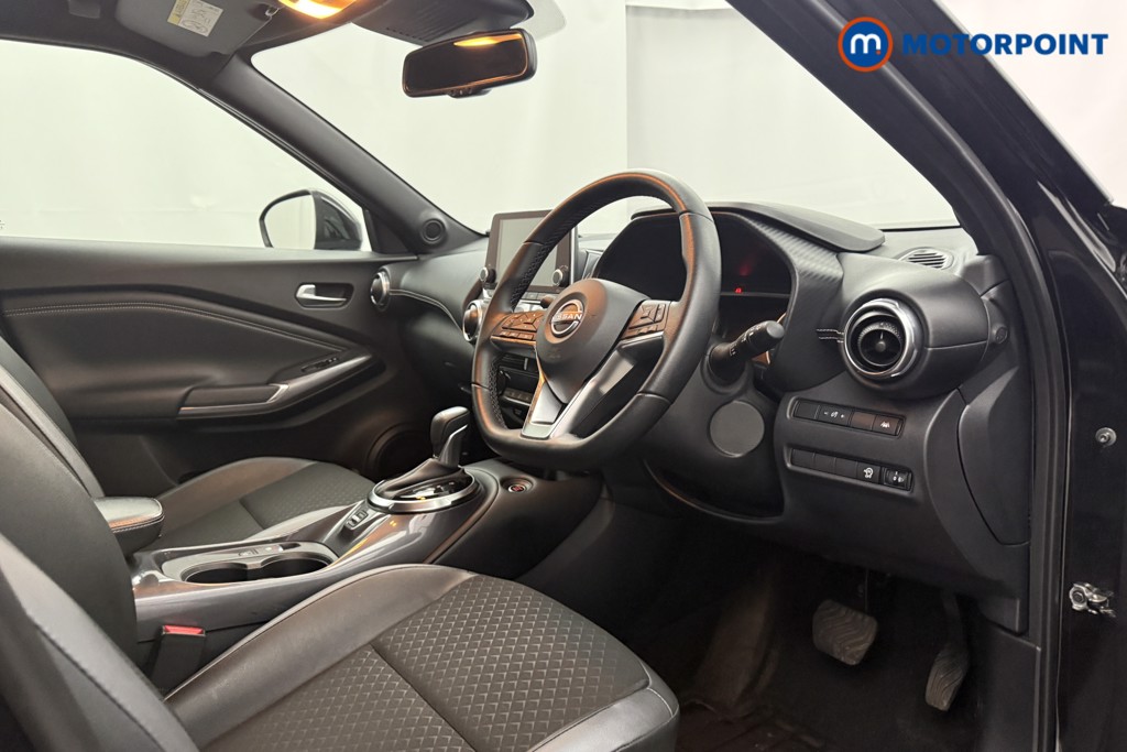 Nissan Juke N-Connecta Automatic Petrol SUV - Stock Number (1626699) - 1st supplementary image