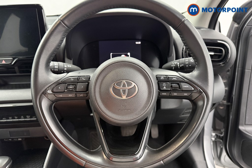 Toyota Yaris Design Automatic Petrol-Electric Hybrid Hatchback - Stock Number (1626707) - 2nd supplementary image