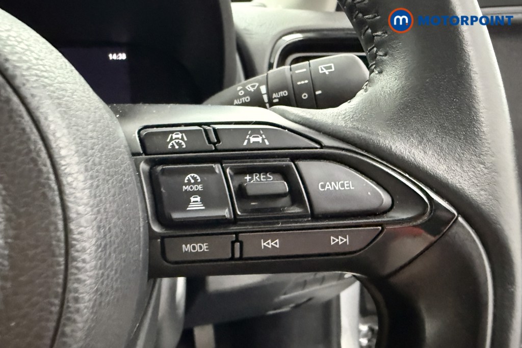 Toyota Yaris Design Automatic Petrol-Electric Hybrid Hatchback - Stock Number (1626707) - 4th supplementary image