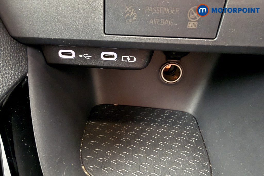 Toyota Yaris Design Automatic Petrol-Electric Hybrid Hatchback - Stock Number (1626707) - 11th supplementary image