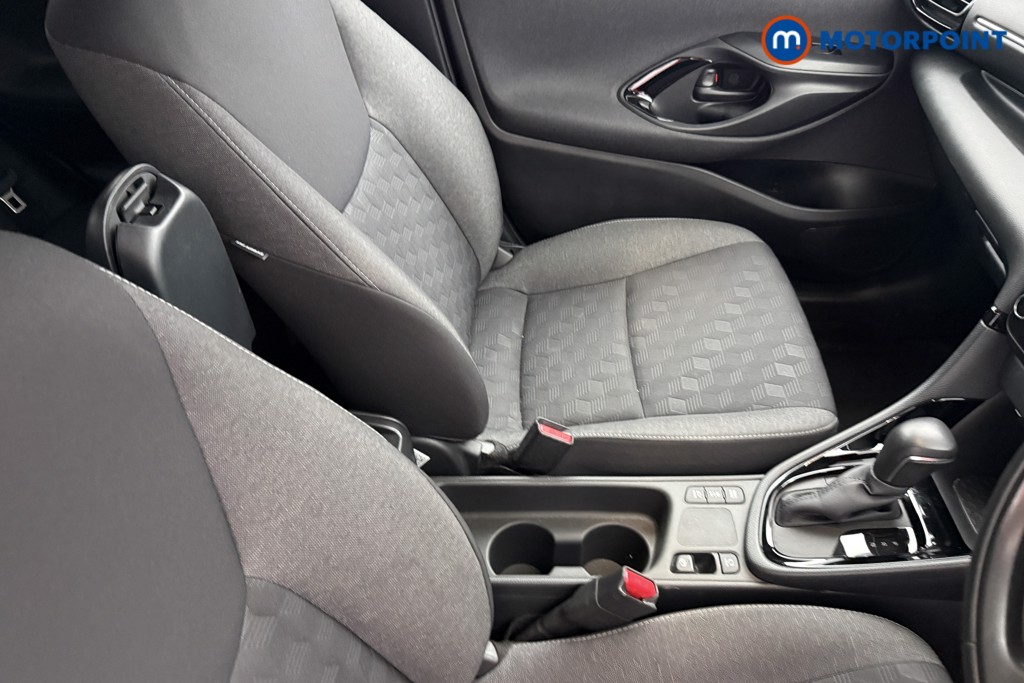 Toyota Yaris Design Automatic Petrol-Electric Hybrid Hatchback - Stock Number (1626707) - 12th supplementary image
