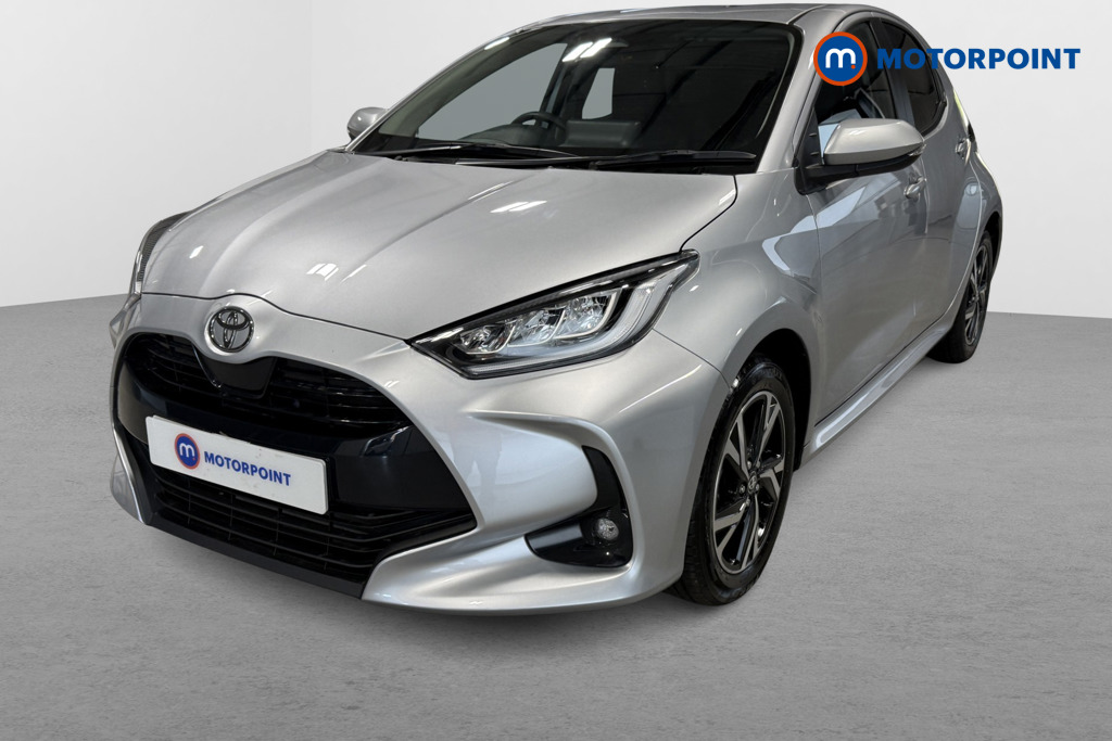 Toyota Yaris Design Automatic Petrol-Electric Hybrid Hatchback - Stock Number (1626707) - Passenger side front corner