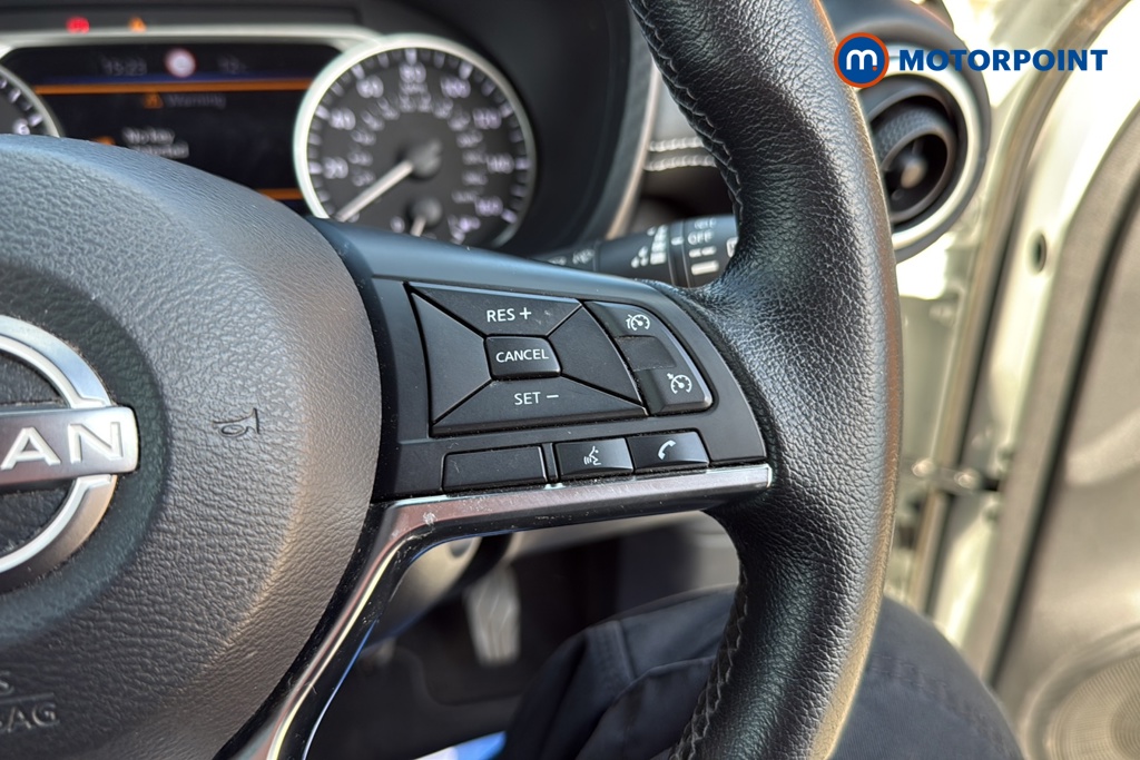 Nissan Juke N-Connecta Manual Petrol SUV - Stock Number (1632407) - 3rd supplementary image