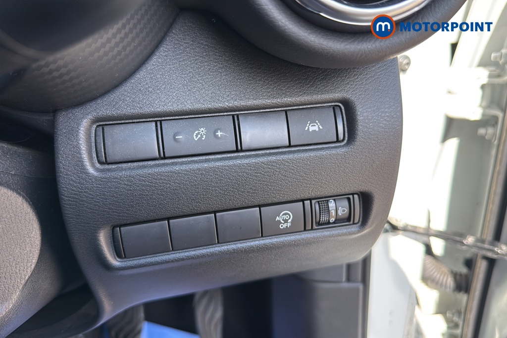 Nissan Juke N-Connecta Manual Petrol SUV - Stock Number (1632407) - 11th supplementary image