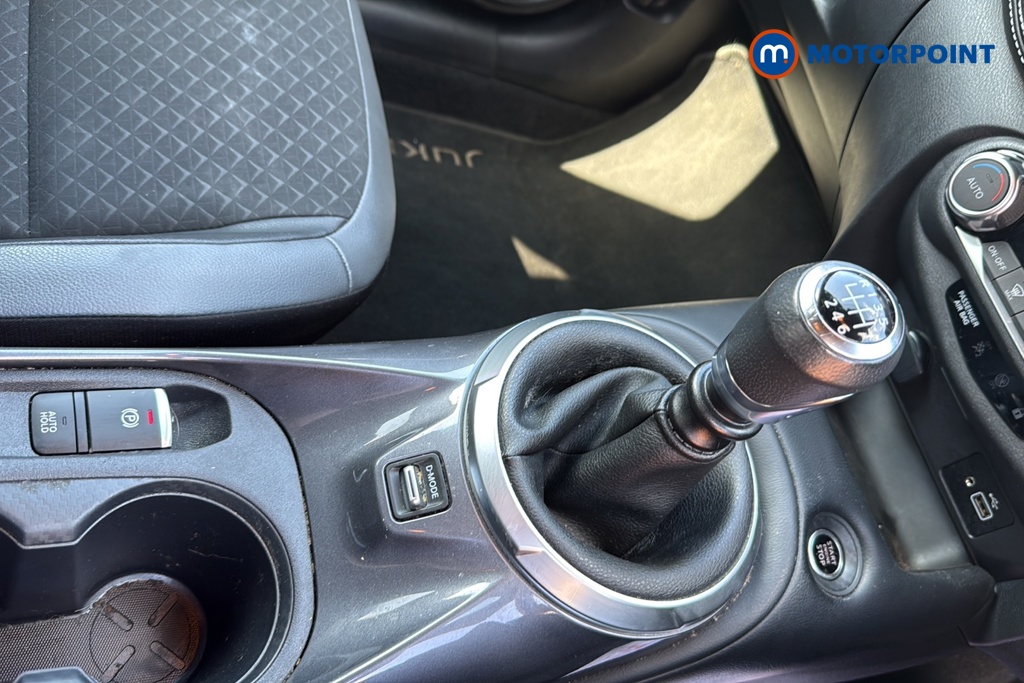 Nissan Juke N-Connecta Manual Petrol SUV - Stock Number (1632407) - 15th supplementary image