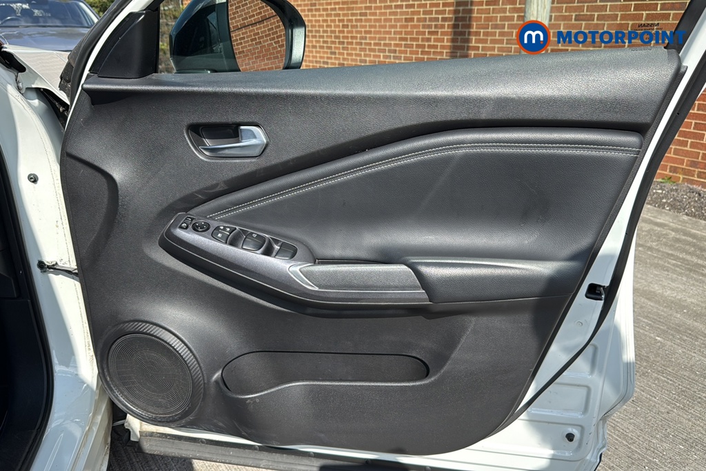 Nissan Juke N-Connecta Manual Petrol SUV - Stock Number (1632407) - 18th supplementary image