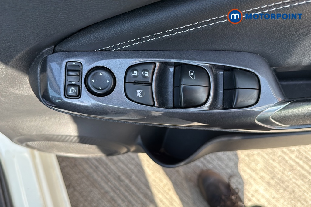 Nissan Juke N-Connecta Manual Petrol SUV - Stock Number (1632407) - 19th supplementary image
