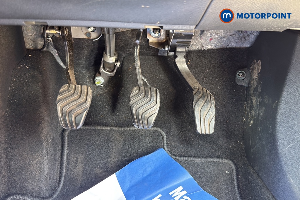 Nissan Juke N-Connecta Manual Petrol SUV - Stock Number (1632407) - 24th supplementary image