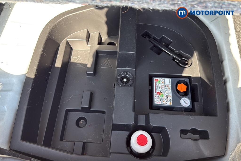 Nissan Juke N-Connecta Manual Petrol SUV - Stock Number (1632407) - 33rd supplementary image