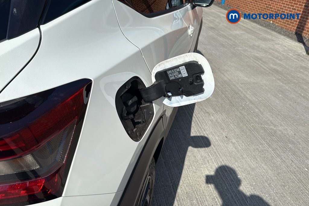 Nissan Juke N-Connecta Manual Petrol SUV - Stock Number (1632407) - 41st supplementary image