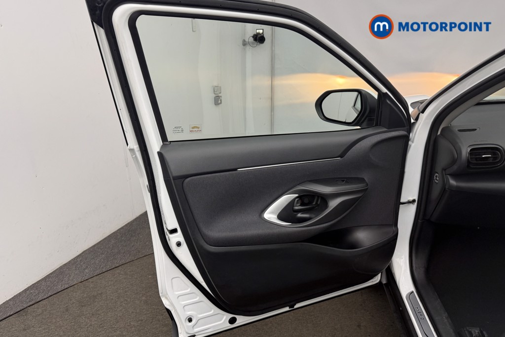 Toyota Yaris Cross Icon Automatic Petrol-Electric Hybrid Estate - Stock Number (1632559) - 4th supplementary image