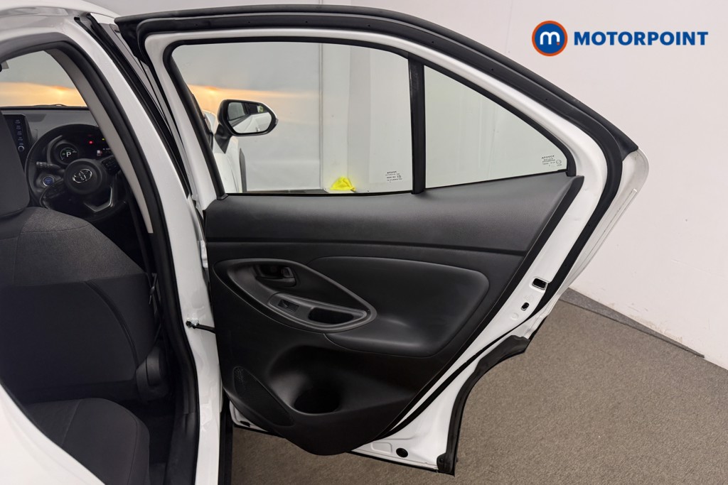 Toyota Yaris Cross Icon Automatic Petrol-Electric Hybrid Estate - Stock Number (1632559) - 14th supplementary image