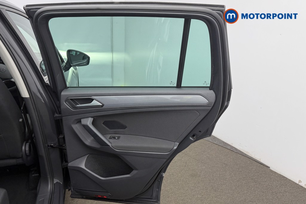 Volkswagen Tiguan Life Manual Petrol SUV - Stock Number (1633677) - 15th supplementary image