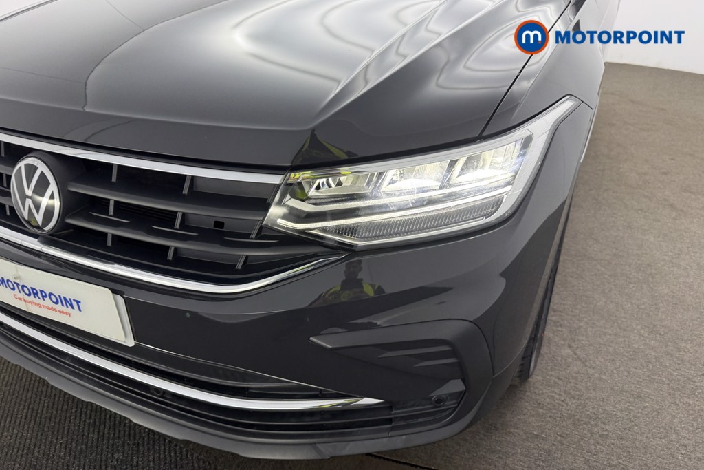 Volkswagen Tiguan Life Manual Petrol SUV - Stock Number (1633677) - 34th supplementary image