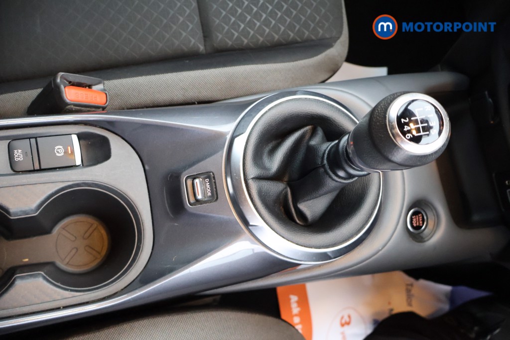 Nissan Juke N-Connecta Manual Petrol SUV - Stock Number (1635256) - 8th supplementary image