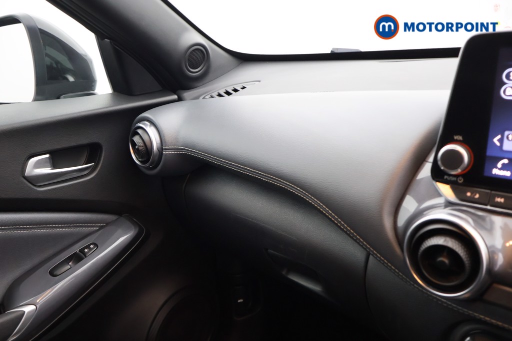 Nissan Juke N-Connecta Manual Petrol SUV - Stock Number (1635256) - 9th supplementary image