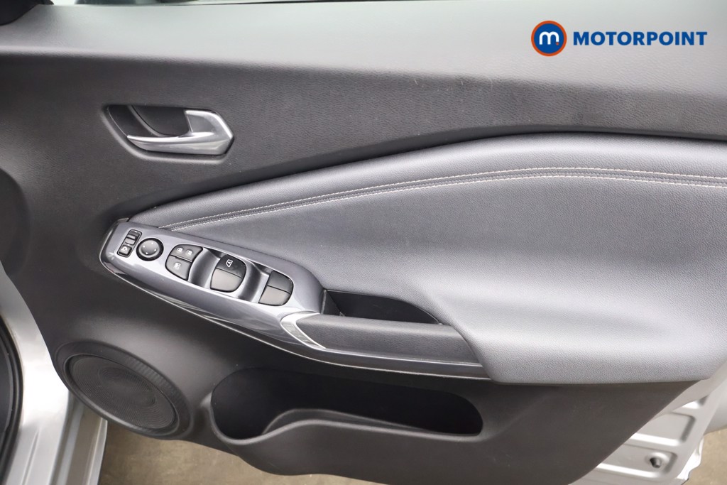 Nissan Juke N-Connecta Manual Petrol SUV - Stock Number (1635256) - 11th supplementary image