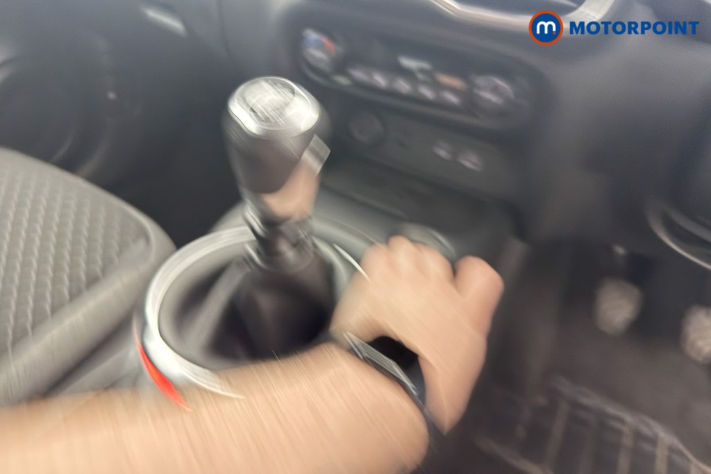 Nissan Juke N-Connecta Manual Petrol SUV - Stock Number (1635838) - 22nd supplementary image