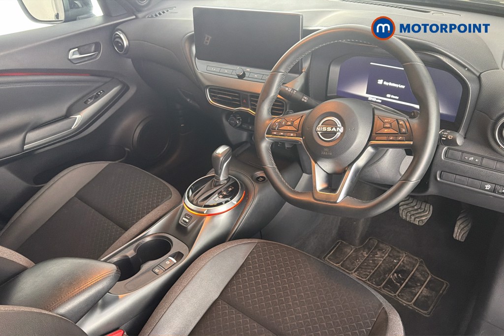Nissan Juke N-Connecta Automatic Petrol SUV - Stock Number (1635853) - 1st supplementary image