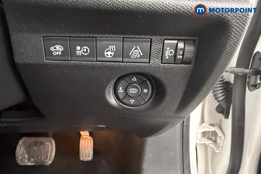 Citroen C4 Shine Automatic Electric Hatchback - Stock Number (1636517) - 11th supplementary image