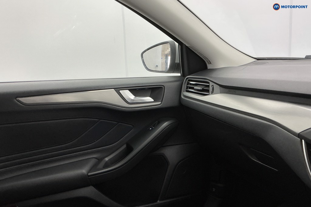 Ford Focus Titanium Automatic Petrol Hatchback - Stock Number (1637010) - 23rd supplementary image